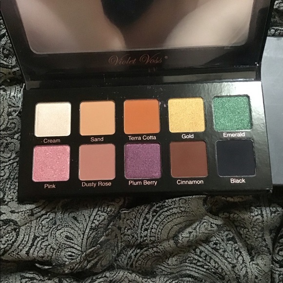 Violet Voss essentials pro series pallet - Picture 3 of 4